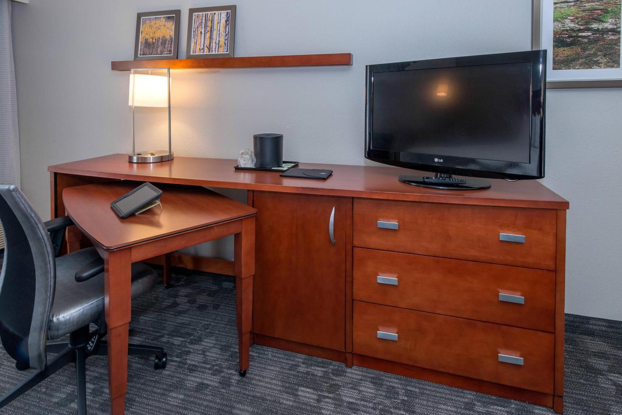 Courtyard By Marriott Albany Hotel Exterior foto